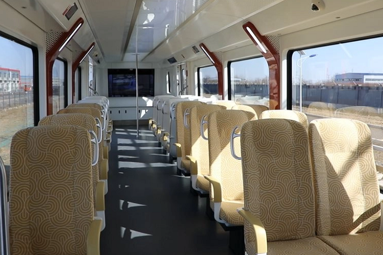 Qian Zhaoyong, Tổng giám đốc Công ty Thiết bị Phương tiện Giao thông Đường sắt Jingche Hà Bắc, nhấn mạnh rằng đây là một sản phẩm "được nghiên cứu tại Bắc Kinh và sản xuất tại Hà Bắc", dựa trên mối quan hệ hợp tác khu vực Bắc Kinh-Thiên Tân-Hà Bắc.