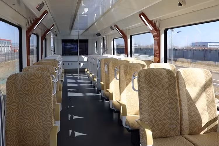 Qian Zhaoyong, Tổng giám đốc Công ty Thiết bị Phương tiện Giao thông Đường sắt Jingche Hà Bắc, nhấn mạnh rằng đây là một sản phẩm "được nghiên cứu tại Bắc Kinh và sản xuất tại Hà Bắc", dựa trên mối quan hệ hợp tác khu vực Bắc Kinh-Thiên Tân-Hà Bắc.