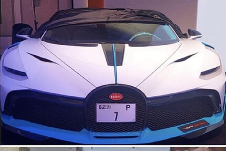 Theo quan niệm của người dân ở Dubai, những chiếc biển số càng ít chữ số thì chứng tỏ địa vị xã hội của chủ sở hữu càng cao. Và các tấm biển với hai và ba chữ số thì luôn được giới nhà giàu Dubai săn đón. Một số người cho rằng những biển số này mang đến những “đặc quyền” như được cảnh sát ưu tiên hay đến những địa điểm độc quyền nhất ở Dubai.