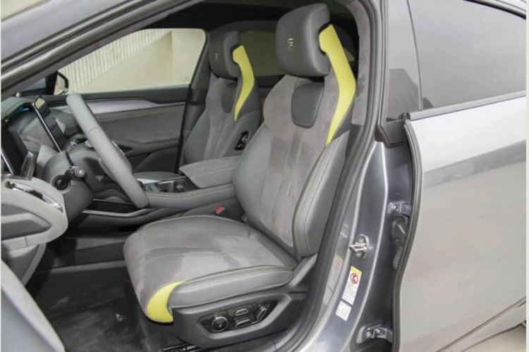 Không chỉ nhiều người đang mong chờ Model Y mới sẽ ra mắt vào năm tới, vì nhiều đối thủ cạnh tranh đang ghen tị với Model Y, nên đương nhiên sẽ có nhiều hơn đối thủ đã cố gắng hết sức để thách thức. Trong sáu tháng qua, từ Xpeng G6 đến Zhiji LS6, mỗi lần ra mắt đều bán với giá bất ngờ. Đầu tiên mang lại kết quả chói sáng là Xpeng G6. Nó có đầy đủ khả năng công nghệ và hiệu suất chi phí cao, và sự phổ biến của thị trường đã được đáp ứng ngay lập tức.