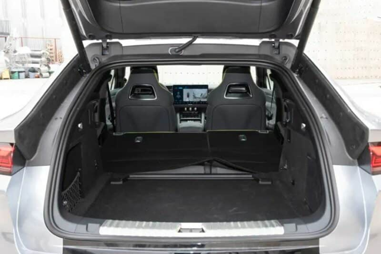 Trong số những chiếc SUV chạy điện thuần túy có giá từ 200.000 đến 300.000 nhân dân tệ, Tesla Model Y hiện là mẫu xe có sức cạnh tranh nhất. Hiệu suất bán hàng của nó khiến các đối thủ phải ghen tị nhưng sức mạnh tổng thể của nó quả thực là đủ toàn diện, hiệu quả chi phí nó đã được cải thiện và duy trì rất tốt mức độ phổ biến của nó.