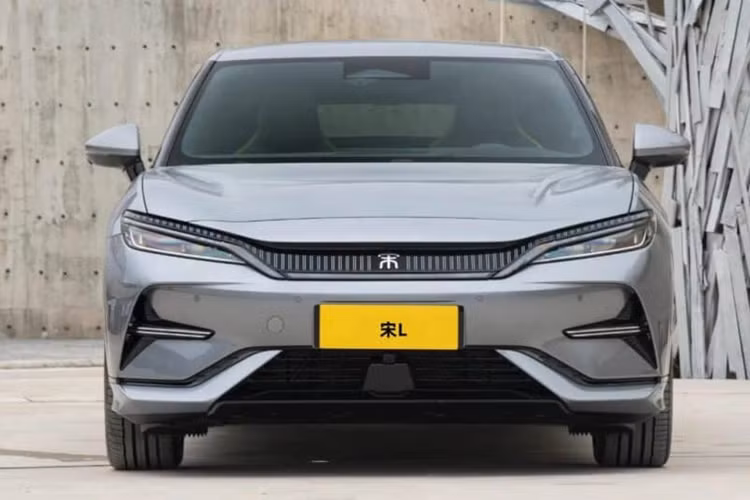 Về sức mạnh, theo thông tin trước đây của Bộ Công nghiệp và Công nghệ thông tin, BYD Song L sẽ cung cấp phiên bản động cơ đơn và động cơ kép, phiên bản dẫn động 4 bánh được trang bị động cơ trước và sau với công suất tối đa lần lượt sẽ là 150 kW, 201 mã lực và 230 kW 308 mã lực.