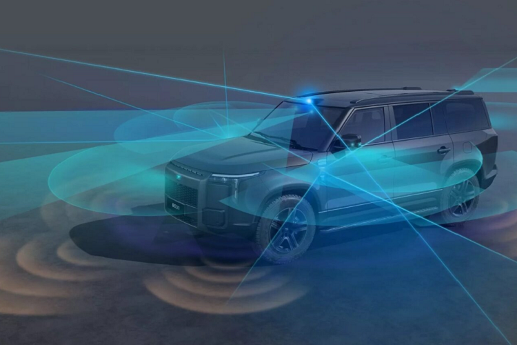 Những khách hàng mong muốn hệ thống lái tự động tiên tiến hơn có thể chọn 3 LiDAR, 12 camera, 5 radar sóng milimet và 12 cảm biến siêu âm. Polestones 01 trang bị động cơ 4 xi-lanh dung tích 1,5L và cặp động cơ điện công suất 469 mã lực và mô-men xoắn 740 Nm.