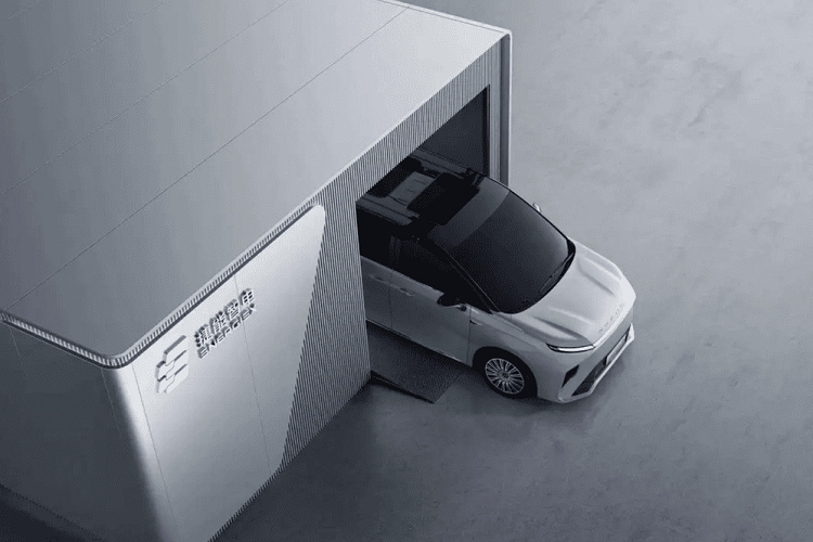 Thị trường xe MPV ở Trung Quốc từ lâu là con gà đẻ trứng vàng cho không ít hãng xe, chính điều này mà người tiêu dùng ở đây luôn có nhiều sự lựa chọn từ phân khúc bình dân đến siêu cao cấp, trong đó, chỉ cần từ 633 triệu đồng, khách hàng đã có thể sở hữu 1 chiếc xe MPV hạng sang chạy hoàn toàn bằng điện, SAIC Maxus Mifa 9 2023 mới.