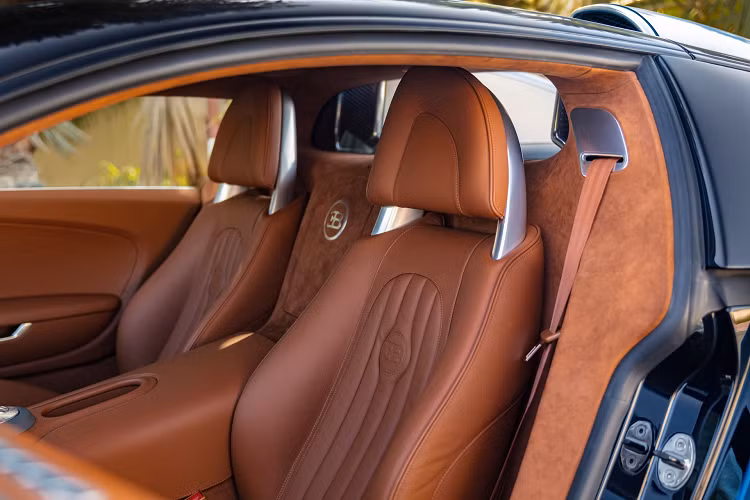 Ngoài quá trình lập kế hoạch 3 năm, cả hai xe đã mất 9 tháng tại Bugatti trước khi quay trở lại UAE. Bugatti không đề cập đến giá cả cho dự án này. Xem xét một số chi phí bảo trì cho Bugatti nhưng chắc chắn chúng sẽ cực kỳ đắt đỏ.