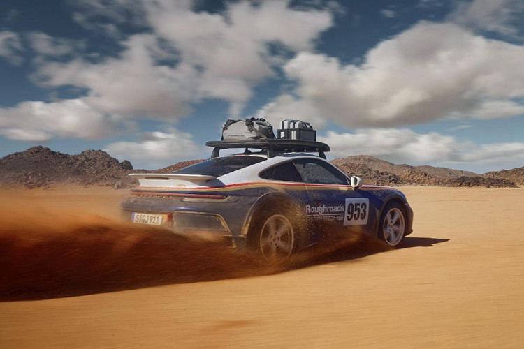 Ngoài ra, một số trang bị như màn hình giải trí trung tâm kích thước 10,9 inch, đồng hồ sau tay lái kết hợp giữa cơ học và màn điện tử, dàn âm thanh Bose, điều hòa 2 vùng tự động,... vẫn được tích hợp trên chiếc siêu xe này. Ngoài ra, chiếc xe này có thêm tuỳ chọn đai an toàn màu vàng giá hơn 28 triệu đồng.