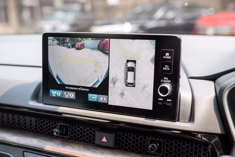 Hệ thống hỗ trợ xuống dốc, hệ thống cảnh báo điểm mù khi chuyển làn (Honda LaneWatch), cảnh báo khi người lái mất tập trung, âm thanh cảnh báo khi xe chạy ở chế độ chỉ dùng mô-tơ điện, đèn cảnh báo phanh gấp, cảnh báo áp suất lốp và đèn ôm cua chủ động.