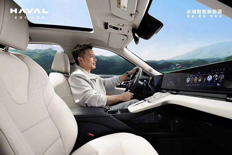 Ông Qiao Xinyu cũng cho biết, sau khi liên lạc và xác nhận khẩn cấp với đội ngũ kỹ thuật, trước tiên cần phải làm rõ là mọi người đều có thể tự tin sử dụng xe Haval Xiaolong MAX và sẽ không có vấn đề gì trong những trường hợp bình thường.