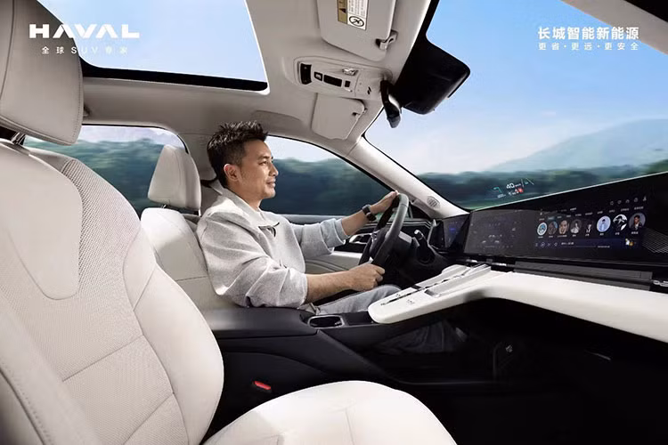 Ông Qiao Xinyu cũng cho biết, sau khi liên lạc và xác nhận khẩn cấp với đội ngũ kỹ thuật, trước tiên cần phải làm rõ là mọi người đều có thể tự tin sử dụng xe Haval Xiaolong MAX và sẽ không có vấn đề gì trong những trường hợp bình thường.