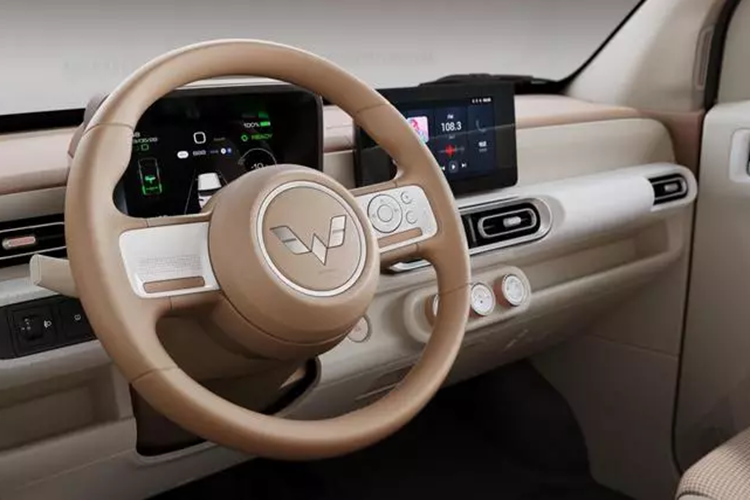 Ở phần thân xe, mặt trước của xe mới cũng được thay đổi, phần trang trí màu đen được thay thế bằng viền màu trắng dễ thương hơn, nắp cổng sạc, đèn pha… cũng có hình vòng cung, tấm chắn bùn trước mới cũng tạo điểm nhấn hơn nữa, khía cạnh dễ thương của nó.