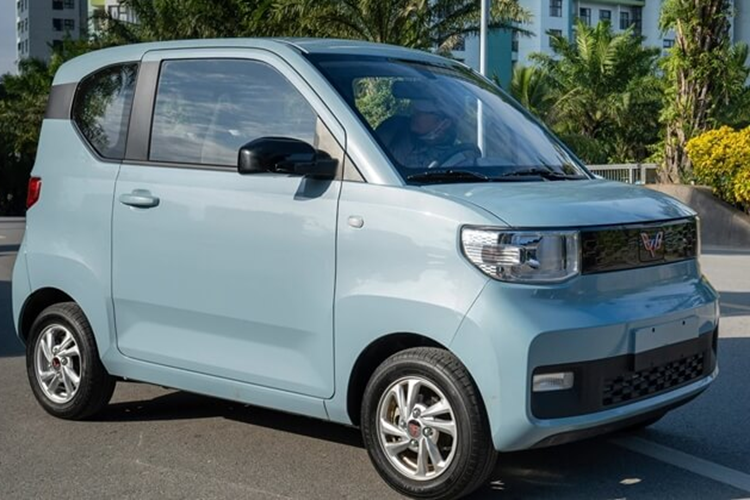 Wuling Hongguang Mini EV Macaron 2024 chạy điện có điều chỉnh khung gầm, xe không chỉ tối ưu hóa độ cứng của lò xo trước sau mà còn thực hiện tinh chỉnh và gỡ lỗi của bộ giảm xóc nhằm nâng cao cảm giác lái. Theo thông tin khai báo trước đó, xe mới vẫn được trang bị động cơ 20kW.