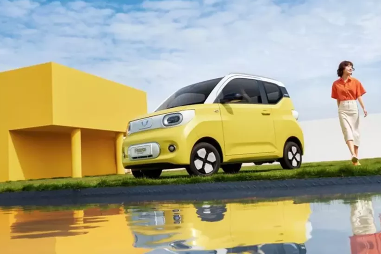 Vào ngày 3/11 vừa qua, Wuling, thương hiệu con của liên doanh SAIC-GM-Wuling đã chính thức tung ra những hình ảnh về chiếc xe điện từng bán chạy nhất thế giới của mình, mẫu Wuling Hongguang Mini EV 2024 mới, được biết, phiên bản ra mắt trong bức ảnh này là Macaron, bản cao nhất.