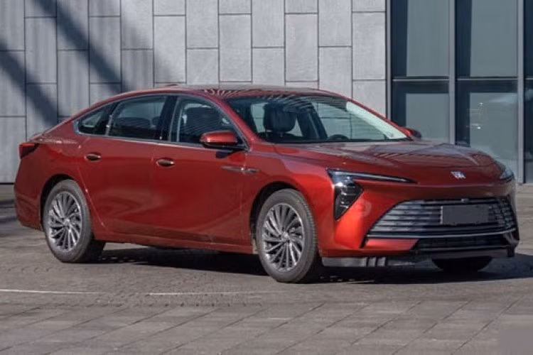 Về sức mạnh, xe mới có hai loại động cơ 1.5T và 2.0T, có công suất cực đại tương ứng là 177 mã lực và 227 mã lực. Hệ thống truyền động được kết hợp với hộp số sàn 9 cấp, mức tiêu thụ nhiên liệu toàn diện trong điều kiện WLTC là 6,59 lít/100km.