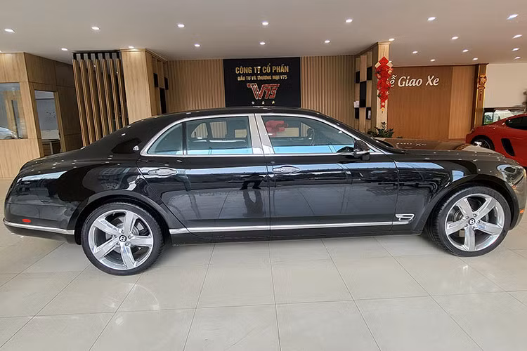Còn hiện tại, các dòng xe Bentley Mulsanne đang được giao dịch trên 8 tỷ đến 12 tỷ đồng. Bentley Mulsanne là 1 trường hợp ngoại lệ về động cơ chỉ V8 nhưng dung tích lên đến 6,75 lít, chịu mức thuế cao nhất tại Việt Nam, các xe Bentley sau này sử dụng trái tim V8 chỉ có dung tích 4.0 lít, điều này đã khiến hãng đã khai tử luôn động cơ huyền thoại này khi tuyên bố không sản xuất Bentley Mulsanne.