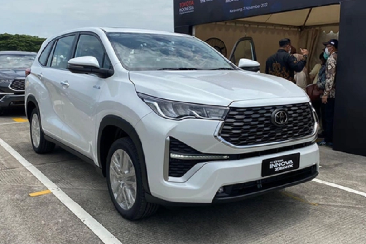 Toyota Innova Hybrid 2023 ban ra toi hon 1 ty dong tai Viet Nam?