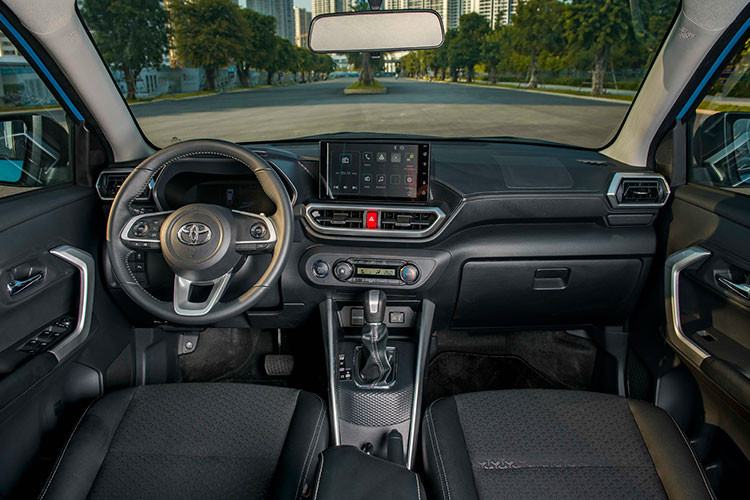 Nguồn tin cho rỉ cho biết Toyota Raize Space có kích thước tổng thể dài x rộng x cao lần lượt là 4.295 mm (bản tiêu chuẩn là 4.030 mm) x 1.700 mm x 1.680 mm.