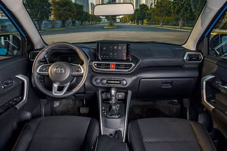 Nguồn tin cho rỉ cho biết Toyota Raize Space có kích thước tổng thể dài x rộng x cao lần lượt là 4.295 mm (bản tiêu chuẩn là 4.030 mm) x 1.700 mm x 1.680 mm.