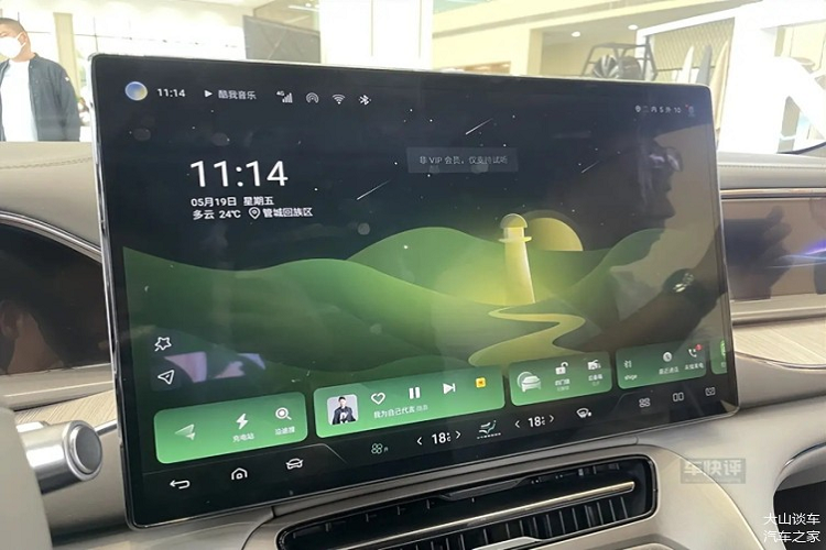 Theo tuyên bố chính thức, Denza N7 được trang bị công nghệ kiểm soát nhiệt độ pin mới độc đáo, giúp tối ưu hóa trải nghiệm lái xe ở nhiệt độ thấp của xe điện thuần túy. Xe cũng được trang bị công nghệ sạc nhanh súng kép mới nhất của BYD, có thể đạt phạm vi hành trình lên tới 350 km chỉ trong 15 phút và 100 km phạm vi hành trình chỉ trong 4 phút sạc.