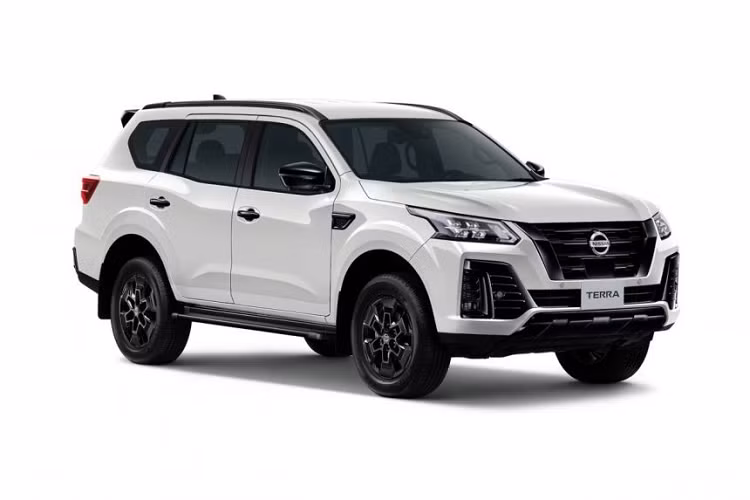 Tại thị trường Philippines, xe có 2 bản trang bị là VL 4x2 và VL 4x4. Giá xe Nissan Terra Sport 2023 tương ứng cho 2 phiên bản này là 2,119 triệu Peso (911 triệu đồng) và 2,459 triệu Peso (1,057 tỷ đồng). Xe có tổng cộng 4 màu sơn ngoại thất là trắng Aspen Pearl White (đắt hơn 15.000 Peso), đen Galaxy Black, đỏ Fiery Red và xám Stealth Pearl Gray.