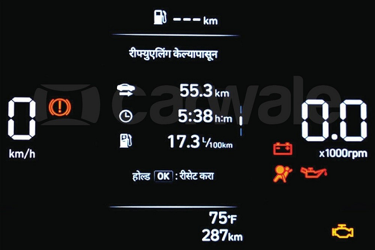 Tuy là SUV giá rẻ nhưng Hyundai Exter 2024 được trang bị khá tốt với bảng đồng hồ kỹ thuật số sau vô lăng, tương tự Venue và i20, màn hình cảm ứng trung tâm đặt nổi trên mặt táp-lô cũng như hệ thống điều hòa tự động.