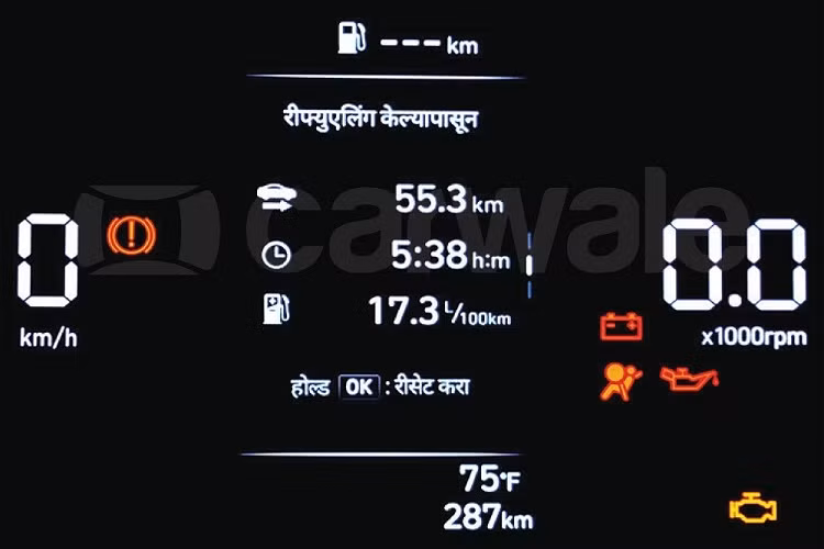 Tuy là SUV giá rẻ nhưng Hyundai Exter 2024 được trang bị khá tốt với bảng đồng hồ kỹ thuật số sau vô lăng, tương tự Venue và i20, màn hình cảm ứng trung tâm đặt nổi trên mặt táp-lô cũng như hệ thống điều hòa tự động.