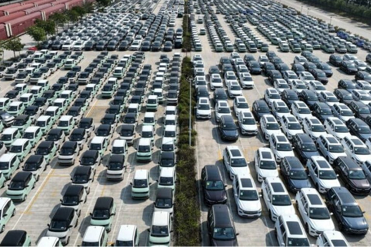 Ngành công nghiệp ôtô Trung Quốc đã có những bước tiến đáng kể trên thị trường xuất khẩu toàn cầu trong những năm gần đây. Kể từ năm 2021, giữa những thách thức do đại dịch COVID-19 gây ra, việc sản xuất ôtô ở một số quốc gia đã sụt giảm nghiêm trọng.