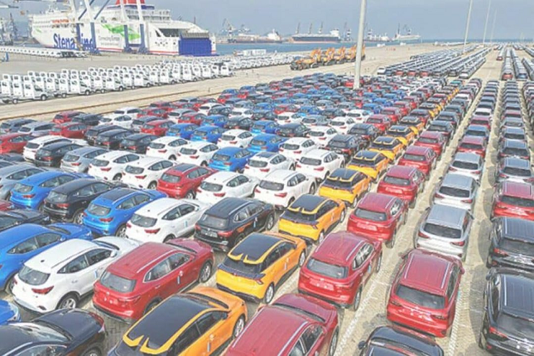 Năm 2022, Trung Quốc xuất khẩu 160.000 chiếc sang Nga. Từ tháng 1 đến tháng 8 năm 2023, Trung Quốc đã xuất khẩu 544.000 chiếc sang Nga, mức tăng đáng kinh ngạc so với cùng kỳ năm ngoái là 664%.