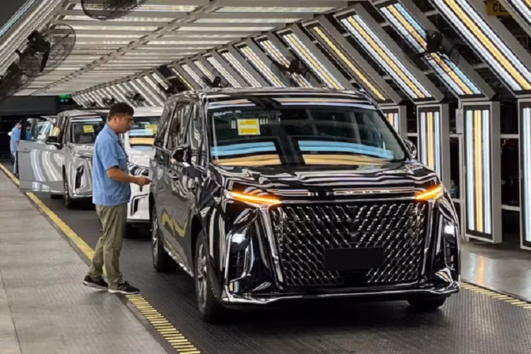 Các thương hiệu nội địa như SAIC Passenger Cars và BYD đã đóng góp đáng kể vào việc xuất khẩu xe điện. Hiện việc xuất khẩu xe điện sang châu Âu tạm thời chậm lại trong tháng 8 nhưng dự kiến sẽ sớm phục hồi. Tuy nhiên, xe ôtô do Trung Quốc xuất khẩu sang châu Âu có thể phải đối mặt với những thách thức tiềm ẩn phía trước.