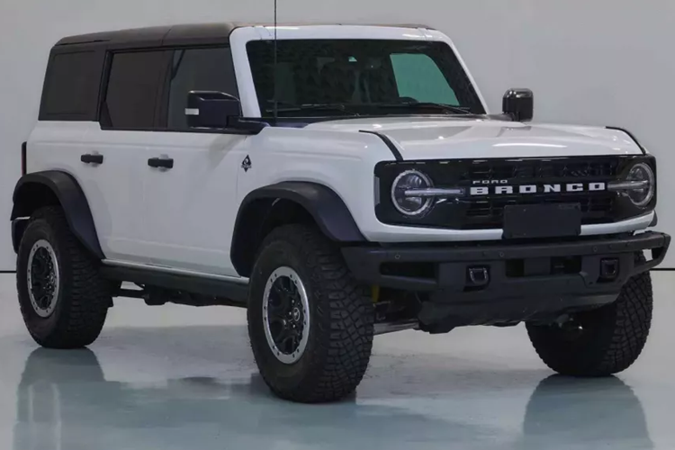 Cụ thể, hình ảnh do Bộ Công nghiệp và Công nghệ thông tin Trung Quốc đăng tải cho thấy, xe có thiết kế mái che có thể tháo rời phía trên, sàn bên trong xe có thể rửa sạch bằng nước, đồng thời sử dụng lốp địa hình và cản trước/sau đáp ứng nhu cầu off-road, về cơ bản vẫn giữ nguyên thiết kế của các mẫu xe tương tự đang bán ra tại 1 số thị trường ngoài Trung Quốc.