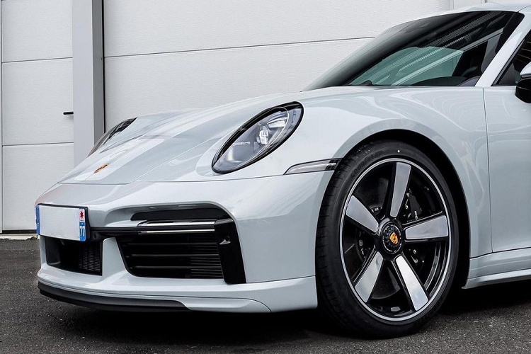 Với mức tăng giá liên tục đã cho thấy sức hút của Porsche 911 Sport Classic 2023 hiện là khá lớn. Chúng tôi sẽ tiếp tục cập nhập thông tin về mẫu xe Porsche 911 Sport Classic 2023 tại Việt Nam.