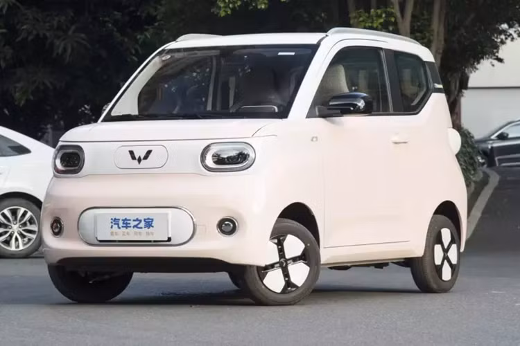 Đến nay, liên doanh SAIC-GM-Wuling đã tiếp tục tung ra 1 phiên bản nữa của xe điện Wuling Hongguang Mini EV Macaron 2024, với phạm vi hoạt động ngắn hơn, và tất nhiên, giá cả cũng rẻ hơn đôi chút.