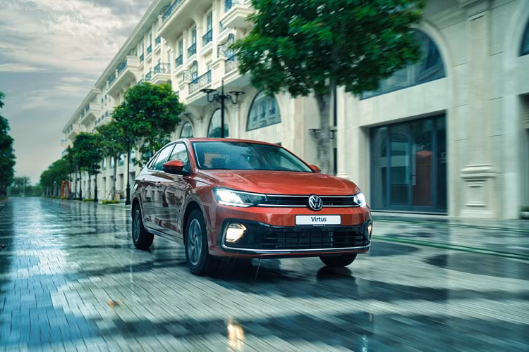 Virtus được trang bị động cơ 1.0 TSI tạo ra công suất 115 mã lực tại 5500 vòng/phút và mô-men xoắn 178 Nm tại 1750-4500vòng/phút. Hộp số tự động 6 cấp. Virtus cho công suất tối đa với mức tiêu thụ nhiên liệu tối thiểu.