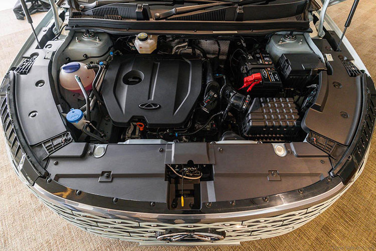 Chery Omoda 5 có số đo dài x rộng x cao lần lượt là 4.400 x 1.830 x 1.588 mm, kích thước này có phần nhỉnh hơn các đối thủ cùng phân khúc. Bên cạnh kích thước vượt mặt các đối thủ, OMODA 5 còn sở hữu thiết kế ngoại thất đầy phong cách nhờ triết lý Art in Motion mới.