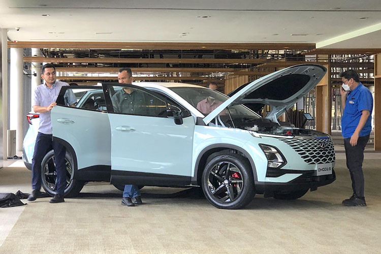 So với các đối thủ cùng phân khúc, Omoda 5 rõ ràng có hệ thống an toàn đầy đủ hơn. Cung cấp sức mạnh cho chiếc SUV này là 2 loại động cơ xăng: Thứ nhất là động cơ xăng 4 xi-lanh, tăng áp, dung tích 1.5L, sản sinh công suất tối đa 156 mã lực và mô-men xoắn cực đại 230 Nm.