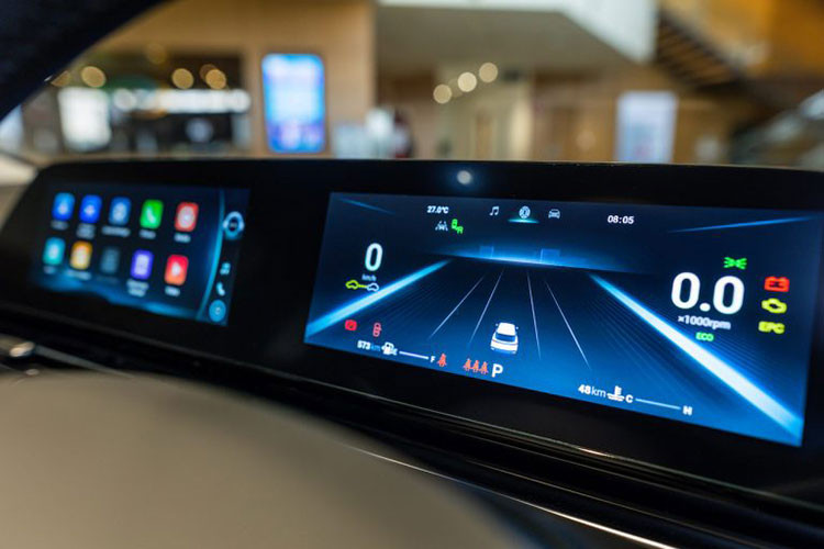 Bên cạnh sự tiện nghi và hiện đại, Omoda 5 còn có những trang bị an toàn như: hệ thống an toàn chủ động ADAS bao gồm hệ thống kiểm soát hành trình thích ứng, hỗ trợ lái xe khi tắc đường, camera 360 độ, hệ thống phát hiện, cảnh báo điểm mù, cảnh báo phương tiện cắt ngang khi lùi, hỗ trợ chuyển làn đường, cảnh báo chệch làn đường, ngăn chệch làn đường và giữ làn đường khẩn cấp...