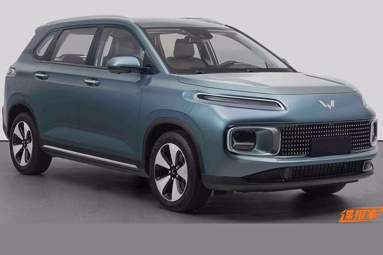 Gần đây, giới mê xe trong nước khá quan tâm với việc chiếc xe điện bán chạy thứ 3 thế giới, mẫu xe Wuling chạy điện giá rẻ đã có mặt tại Việt Nam, cụ thể hơn là có 2 chiếc xuất hiện tại nhà máy sản xuất ôtô của TMT Motors ở tỉnh Hưng Yên.