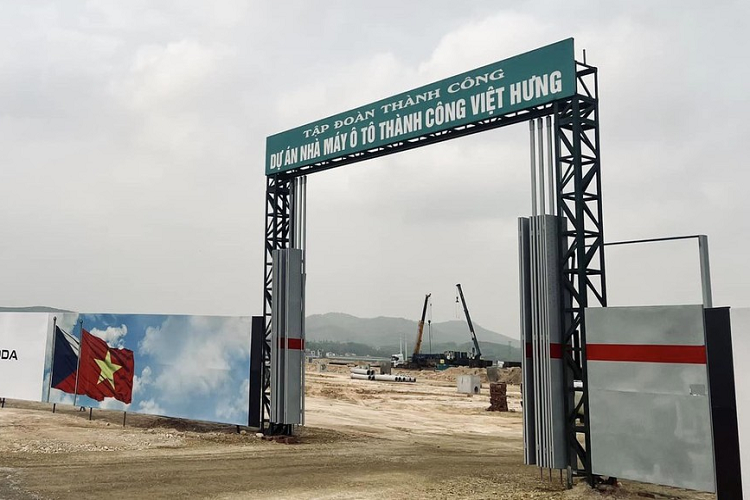 Fanpage chính thức của hãng cũng đồng thời đưa thông tin về chuyến làm việc của phái đoàn Bộ Công thương CH Séc với lãnh đạo tỉnh Quảng Ninh tại nhà máy lắp ráp của hãng hợp tác với TC Motor đặt tại khu công nghiệp Việt Hưng, Hạ Long.