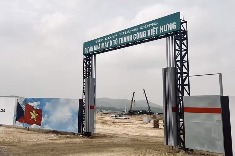 Fanpage chính thức của hãng cũng đồng thời đưa thông tin về chuyến làm việc của phái đoàn Bộ Công thương CH Séc với lãnh đạo tỉnh Quảng Ninh tại nhà máy lắp ráp của hãng hợp tác với TC Motor đặt tại khu công nghiệp Việt Hưng, Hạ Long.