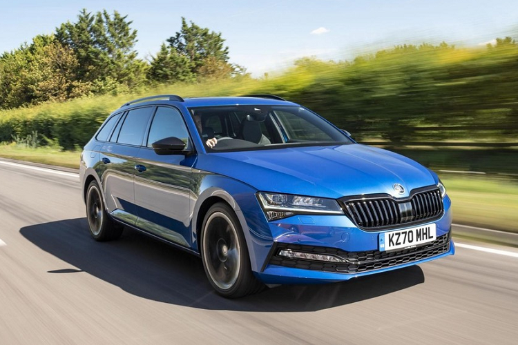 Skoda Kodiag có kích thước 4.697 x 1.882 x 1.676mm, chiều dài cơ sở đạt 2.791mm, tùy chọn 5 chỗ hoặc 7 chỗ. Nhỏ hơn một chút là Skoda Karoq, nằm ở phân khúc Crossover hạng C với kích thước 4.382 x 1.841 x 1.603mm, chiều dài cơ sở đạt 2.638mm, động cơ 1.5-2.0L. Skoda Superb là sedan hạng D sẽ cạnh tranh với Toyota Camry, Honda Accord, KIA 5 hay Mazda 6 ở Việt Nam.