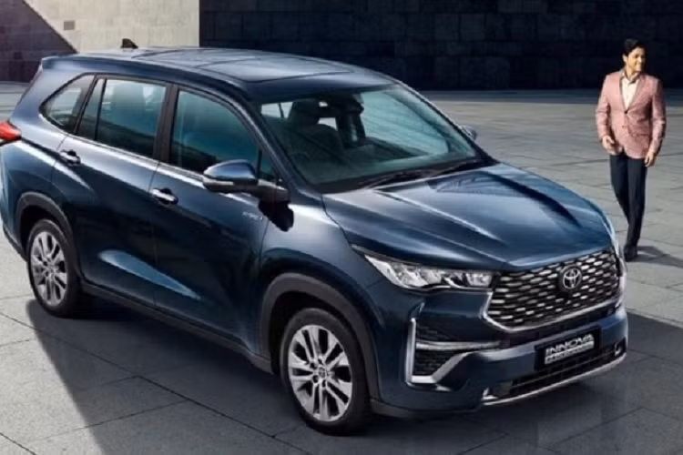 Mới đây, Toyota Việt Nam đã chính thức xác nhận sẽ ra mắt Innova 2023 thế hệ mới vào quý III/2023. Theo đó, Toyota Innova 2023 tại Việt Nam sẽ có cả 2 bản số sàn và số tự động.