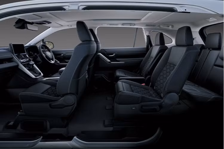 Ra mắt toàn cầu tại Indonesia từ tháng 11/2022, Toyota Innova 2023 gần như được “lột xác” với nhiều cải tiến cả về nội thất, ngoại thất lẫn các tính năng an toàn. Chính sự thay đổi này đã tạo nên doanh số ấn tượng cho Innova mới, khiến xe nhanh chóng “cháy hàng”.