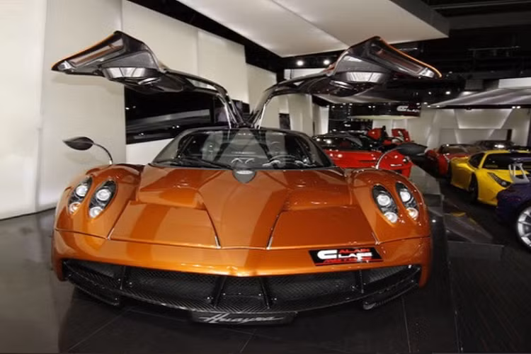 Minh Nhua than tho chua co xe moi sau Pagani Huayra hon 80 ty