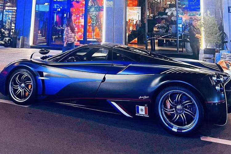 Pagani Huayra chỉ được sản xuất giới hạn 200 xe trên toàn thế giới (trong đó có 100 xe coupe và 100 xe Roadster), siêu phẩm thần gió của Minh Nhựa thuộc bản coupe.