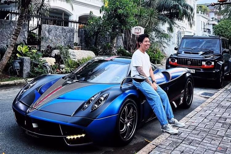 Giới mê xe đang rất tò mò liệu rằng, Minh Nhựa sẽ giữ lại bom tấn Pagani Huayra khi siêu phẩm McLaren Elva được bàn giao cho anh, hay sẽ thanh lý thần gió, như cách Minh Nhựa đã làm khi bán đi ông hoàng tốc độ Bugatti Veyron, trước khi đón Pagani Huayra về nhà.