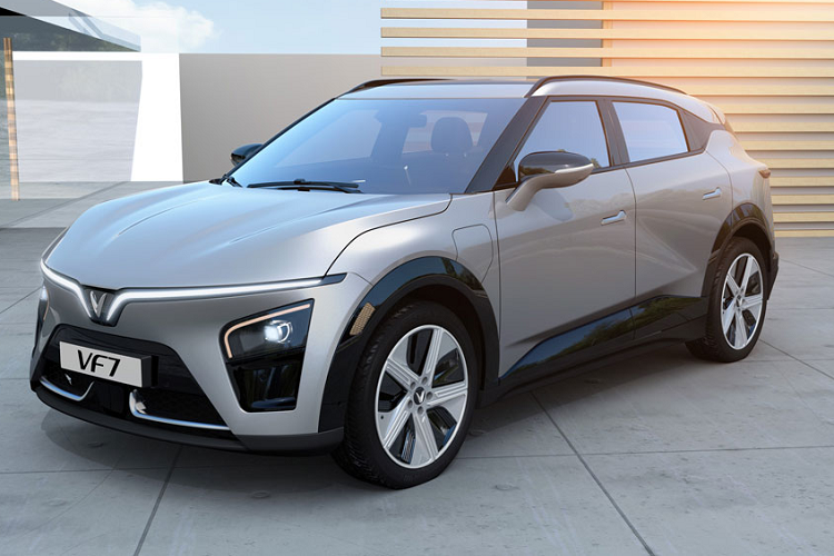 Dự kiến, hãng VinFast sẽ bắt đầu mở cọc dành cho VF7 vào tháng 3 năm nay. Hiện giá xe VinFast VF7 2023 tại Việt Nam vẫn chưa được công bố.