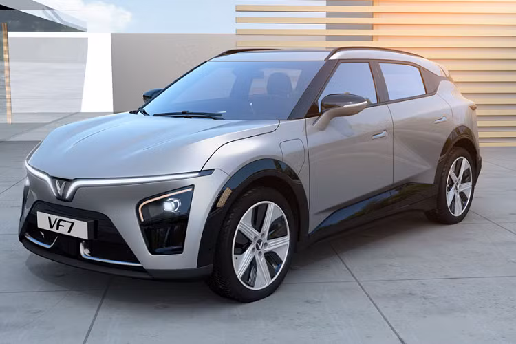 Dự kiến, hãng VinFast sẽ bắt đầu mở cọc dành cho VF7 vào tháng 3 năm nay. Hiện giá xe VinFast VF7 2023 tại Việt Nam vẫn chưa được công bố.