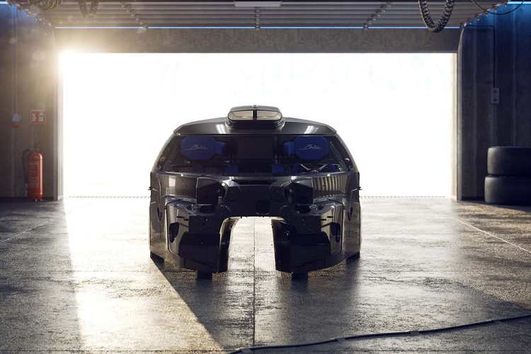 Để đạt chuẩn an toàn xe đua, Bugatti đã thay đổi một số chi tiết trên Bolide, như hệ thống dây an toàn 6 điểm, bình cứu hỏa, ghế ngồi riêng với hệ thống bảo vệ và cố định đầu người lái.