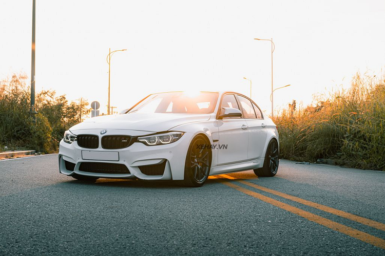 Điều đáng nói là khi về với người chủ hiện tại, chiếc sedan thể thao đã được “lột xác” với gói độ mang phong cách M3 CS.