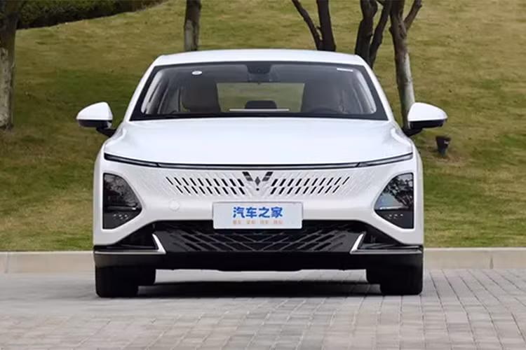 Động cơ đốt trong 78 kW là của Liuzhou Saike Tech. Pin của PHEV cấp nhập cảnh sẽ là 9,5 kWh, phù hợp cho phạm vi CLTC 70 km và phiên bản cao cấp nhất sẽ có gói 20,5 kWh phù hợp cho phạm vi chỉ dành cho BEV 150 km.