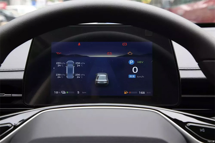 Xe cũng đã được công bố bán trước bắt đầu tại Triển lãm ô tô Quảng Châu vào tháng 11, mức giá xe Wuling Starlight 2024 từ 93.800 đến 109.800 nhân dân tệ (13.200 – 15.500 USD, tương đương là 307 triệu đồng đến 360 triệu đồng.).